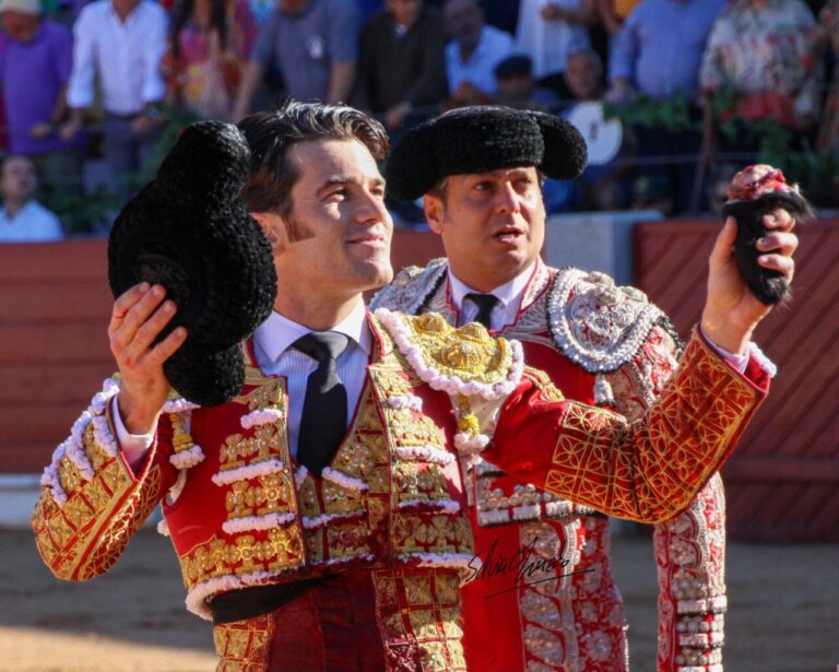 Geste de José Garrido, hommage aux pompiers de Tarazona