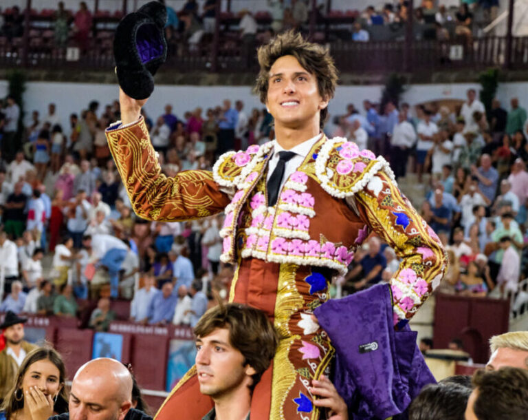 Roca Rey, lauréate de la Capote de Paseo du meilleur travail à la Foire de Malaga 2022