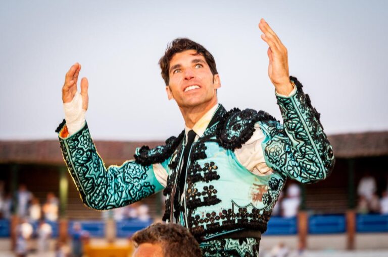 Tarazona: Deux oreilles de Cayetano qui surmonte un saut périlleux et une tâche de classe d&rsquo;Ortega