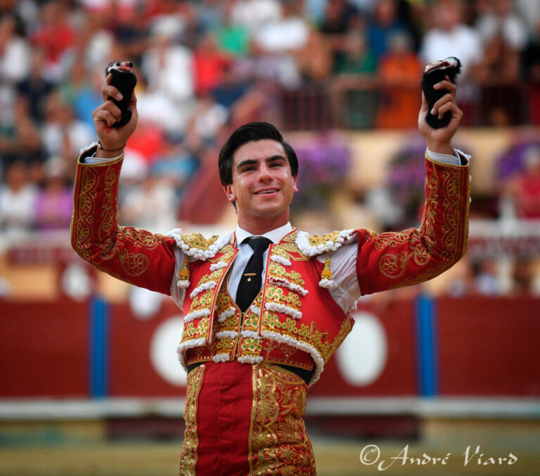 Bouleversant Colombo, quatre oreilles et sur les épaules avec Perera à la fermeture de Bayonne