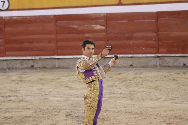 Gómez del Pilar le joue dans le troisième et s&rsquo;arrache les deux oreilles;  Curro Díaz, oreille du noble second;  Morante, sans option avec le premier (Direct El Álamo)