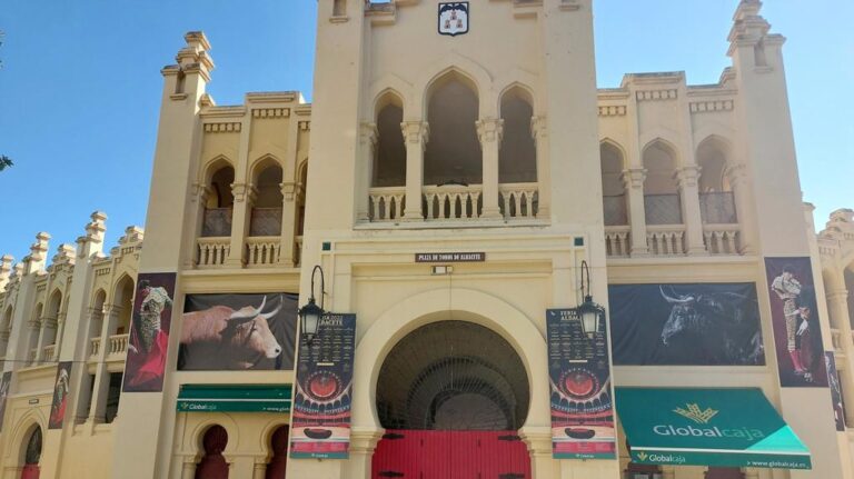 Les arènes d&rsquo;Albacete &lsquo;s&rsquo;habillent&rsquo; pour leur foire