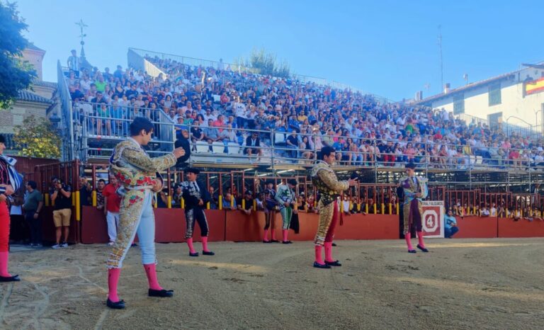 Ovation pour Valentin Hoyos avec le troisième classé (Directo Arganda)