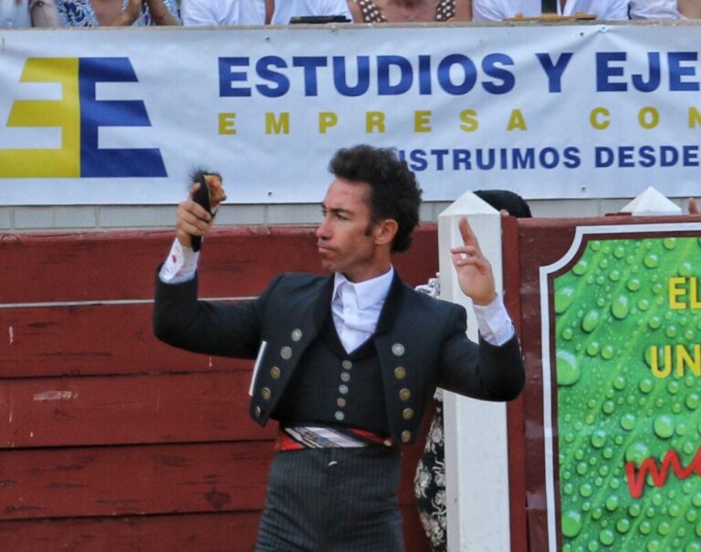 Rejones : Advance… Leonardo Hernández, sur les épaules d&rsquo;Andy Cartagena et Andrés Romero ;  Succès de Ferrer Martín et Sergio Domínguez à Valencia de Don Juan