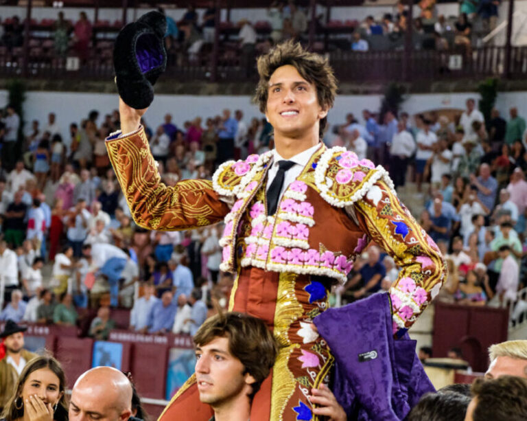 Roca Rey reçoit sa première rapière d&rsquo;argent &lsquo;Antonio Ordóñez&rsquo; de la Diputación de Málaga