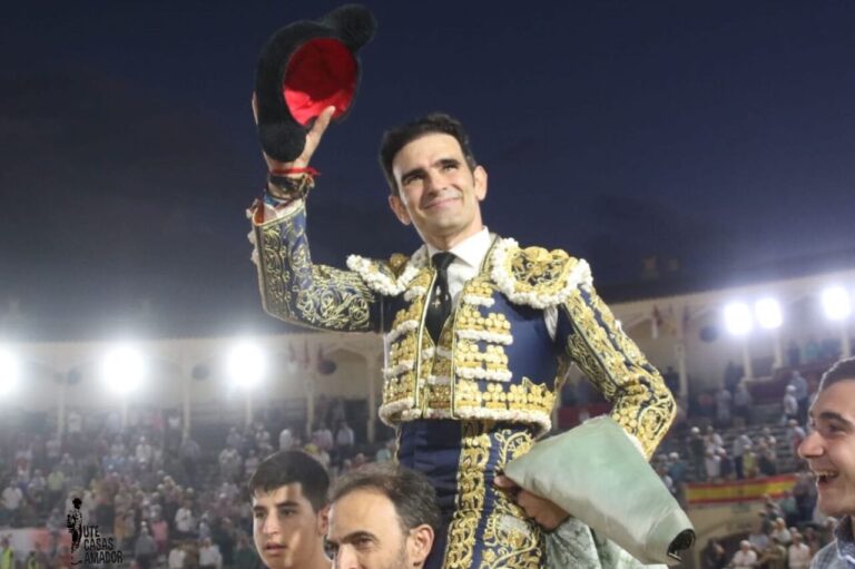Sergio Serrano, à travers la Puerta Grande à Albacete