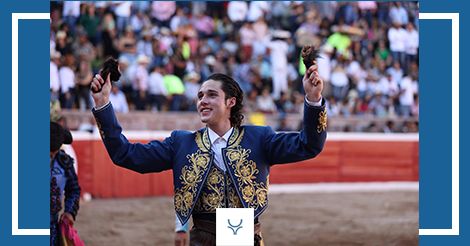 Tarik sort sur les épaules lors de la course inaugurale de San Miguel El Alto 2022