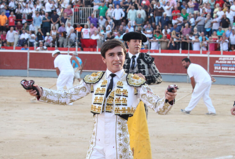 Triomphe de Marcos Linares et mésaventure de Jorge Martínez le dernier de Calasparra