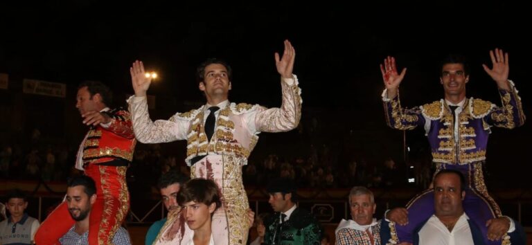 Ferrera et Garrido, sur les épaules dans l&rsquo;alternative triomphale d&rsquo;El Chorlo avec une grande course de taureaux par Voltalegre