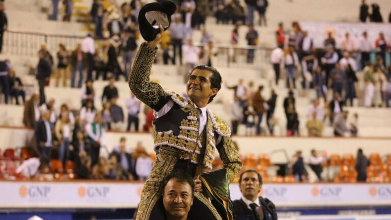 Tout est entre Adame, Puerta Grande et Roca Rey, qui caille un après-midi retentissant sans acier