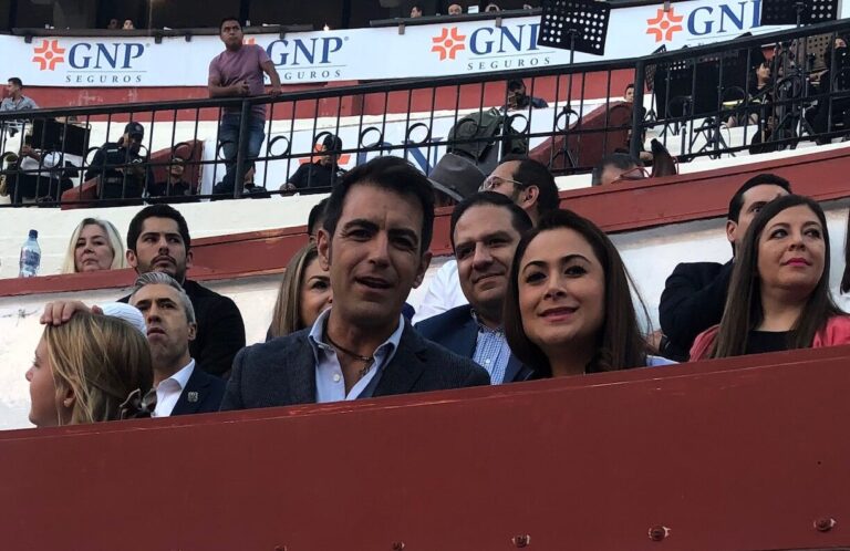 Le gouverneur d&rsquo;Aguascalientes invite Macías au festival