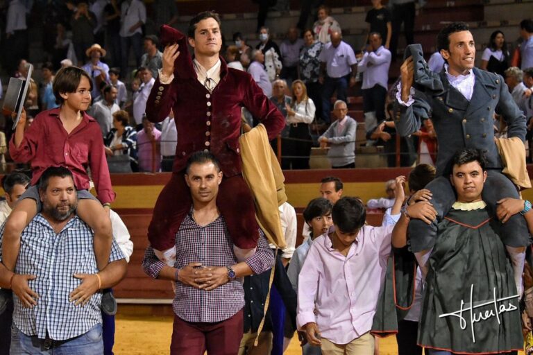 Plus de célébrations: Quatre oreilles et une queue Luque, qui triomphe avec David de Miranda dans la Pinzoniana de Palos