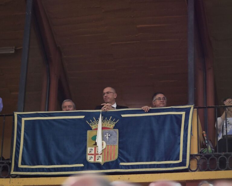 Président : voici ce qu&rsquo;il faut faire avant d&rsquo;envoyer un taureau à la dentelle qui n&rsquo;est pas honorable à l&rsquo;intérieur d&rsquo;une porcherie