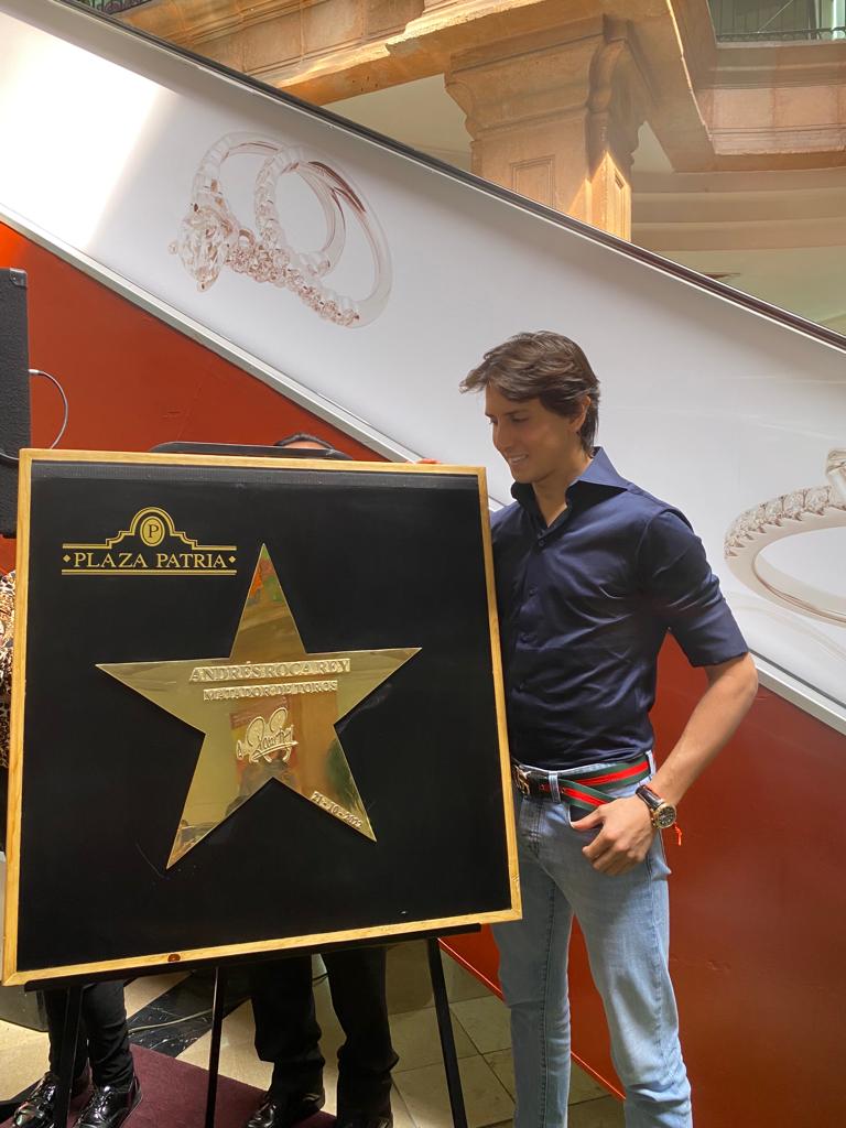 Roca Rey, avec une étoile sur le &lsquo;Walk of Fame&rsquo; à Aguascalientes