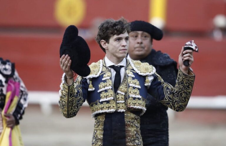 Taille de Jorge Martinez dans Acho, oreille après un super boulot