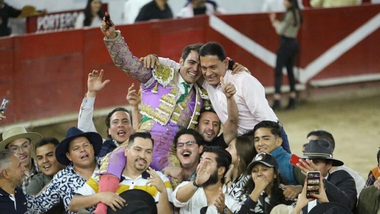 Délire à Guadalajara avec Arturo Macías et un grand taureau de San Constantino