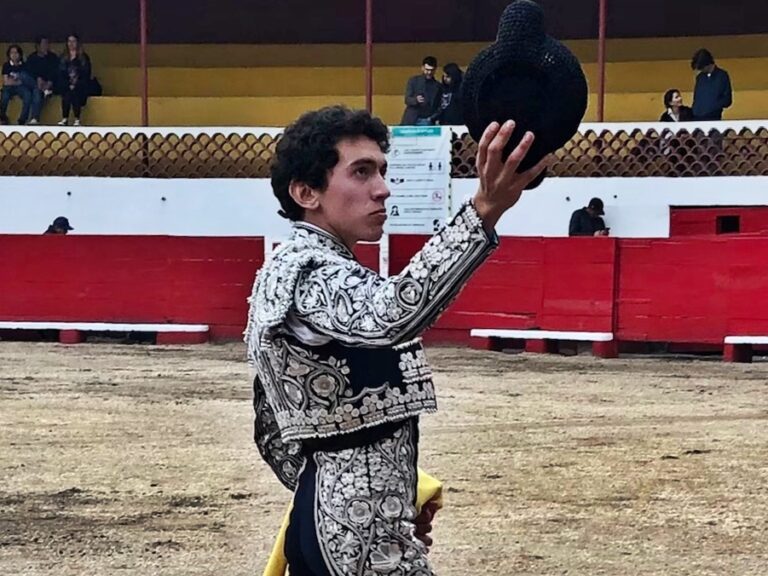 César Pacheco, encorné au palais dans La Florecita