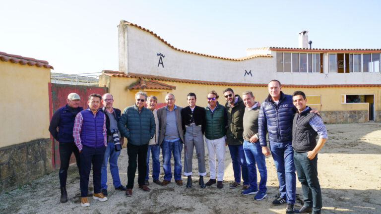 Emilio de Justo, plus de 300 personnes en hommage à son club taurin