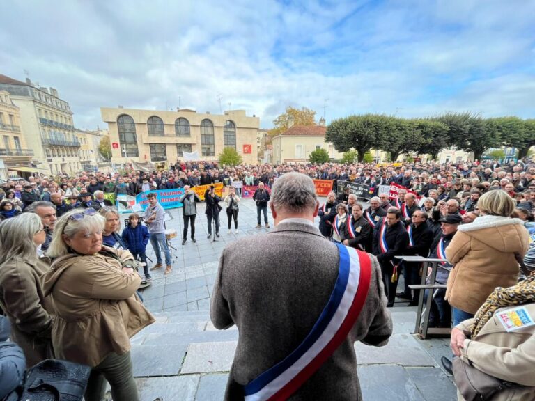 France : des milliers de personnes de douze villes demandent à Macron de renverser la « loi Caron » sur le 24-N