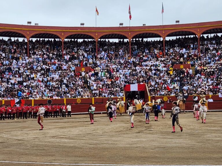 L&rsquo;alternative d&rsquo;El Juli, Roca Rey et Arturo Gilio : Plein à craquer dans Acho (Direct)