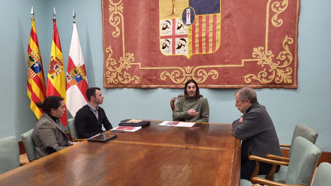 Le Conseil provincial de Saragosse étudiera si l&rsquo;école Mar de Nubes peut utiliser la Plaza de la Misericordia