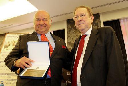 Livraison « Insigina de Oro » à M. Álvaro Domecq avec la présentation de la saison 2017 des écoles taurines d&rsquo;Andalousie et de la mémoire 2016