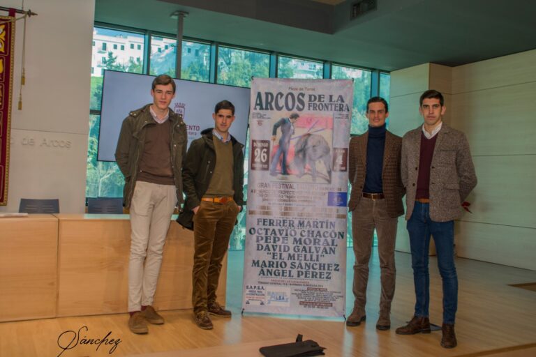 Présentation de l&rsquo;affiche du festival caritatif de tauromachie d&rsquo;Arcos de la Frontera (Cadix)