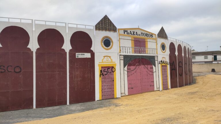 Actes de vandalisme sur les arènes installées à Sanlúcar la Mayor (Séville)