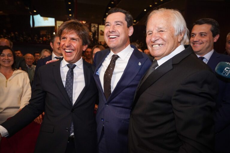 Juanma Moreno soutient la tauromachie dans l&rsquo;acte du 20e anniversaire du califat d&rsquo;El Cordobés