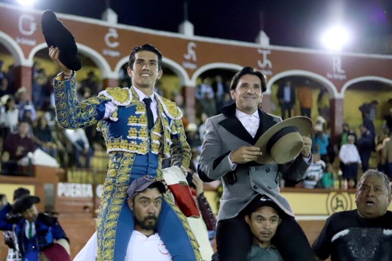 Ventura et Calita le brodent à Tlaxcala