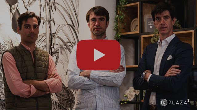 Esaú Fernández, Adrián de Torres et Gómez del Pilar, avant leur engagement le dimanche des Rameaux