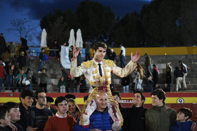 Fernando Plaza, Puerta Grande, le jour de son alternative en Coupe Chenel