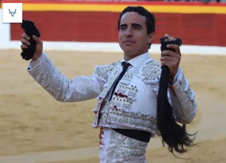 Joaquín Galdós et Ferrera, main dans la main à Puquio