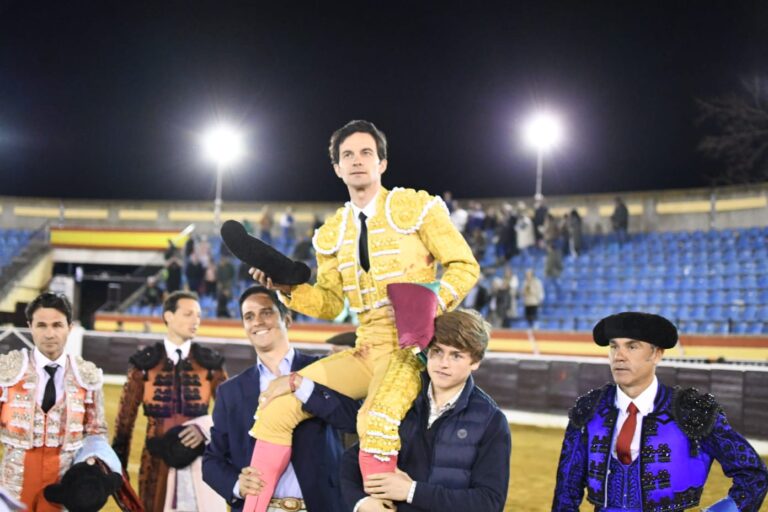 Juan del Álamo ouvre la première grande porte