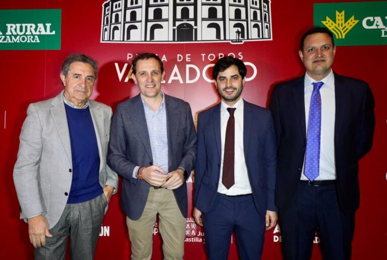 Valladolid avec des affiches pour San Pedro en cadeau et avec du bétail pour la Vierge de San Lorenzo