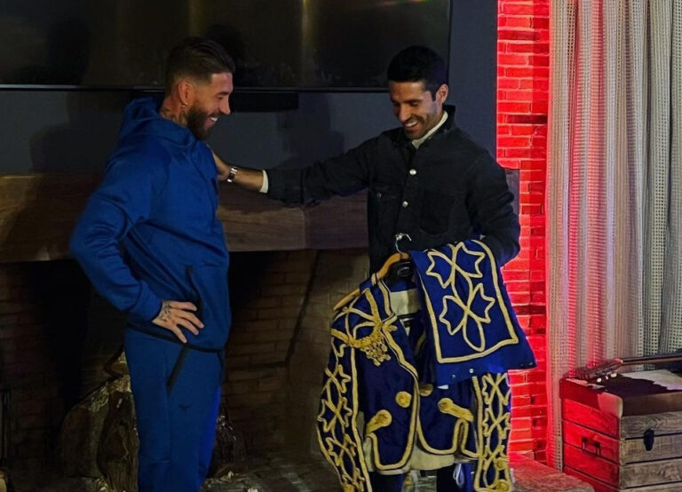 une relation digne d&rsquo;un costume spécial