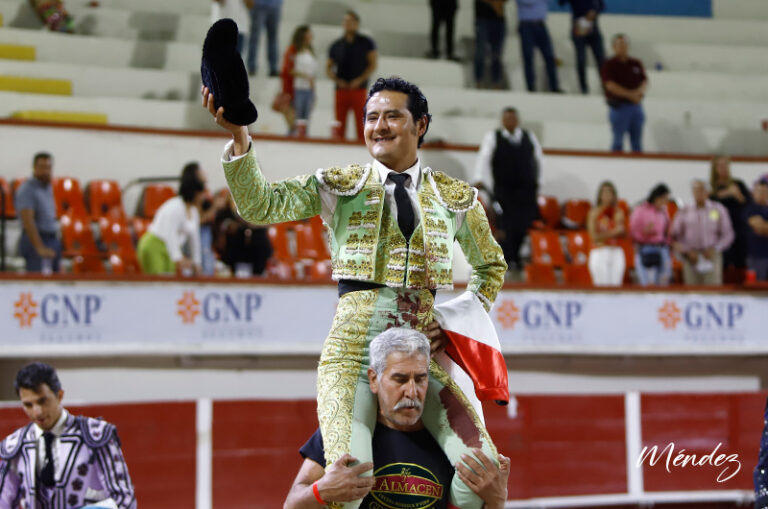 Angelino de Arriaga, Puerta Grande dans &lsquo;Défense de la tauromachie&rsquo; à Aguascalientes