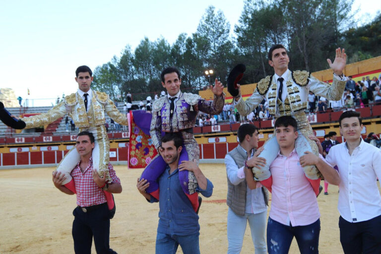 Après-midi triomphale à Ubrique avant une extraordinaire corrida de Fermín Bohórquez