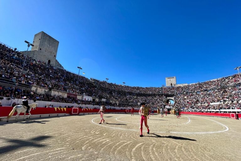 Arles : plein de Roca Rey et retour émouvant de Castella (Online)