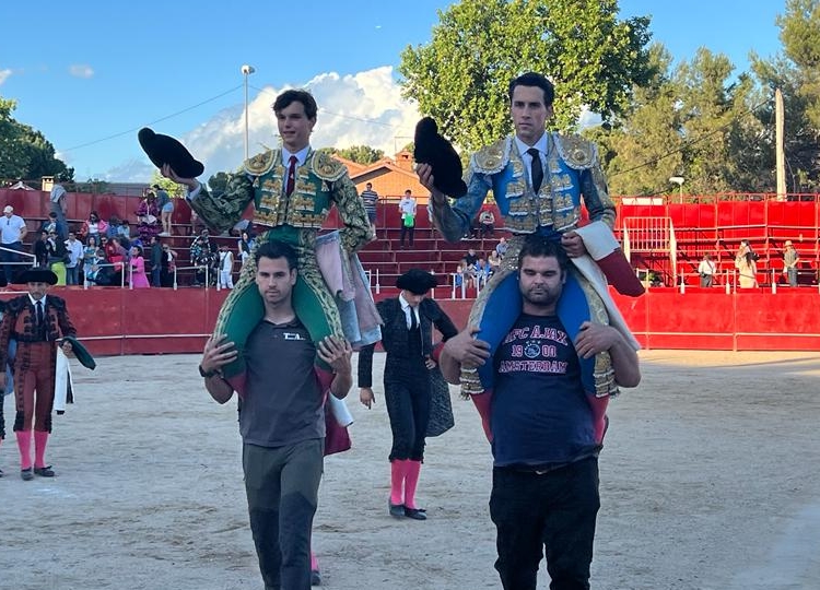 Daniel Medina et Jorge Molina triomphent avec une bonne corrida de Juan Pedro Domecq (Autres festivités)