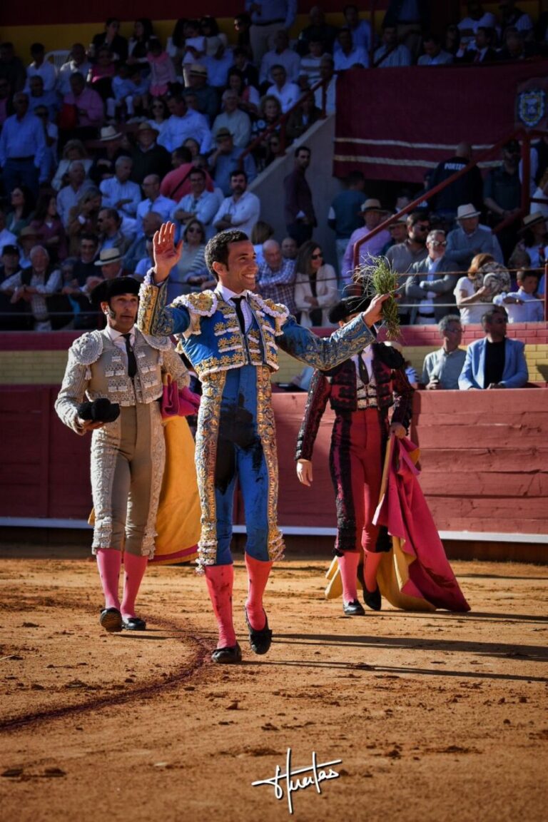 Deux oreilles pour Curro Díaz en quatrième.  Triomphe de Cayetano et De Miranda à l&rsquo;équateur de Palos de la Frontera