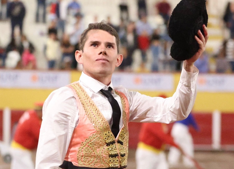 Deux tours de piste et un goring dans la corrida d&rsquo;Aguascalientes