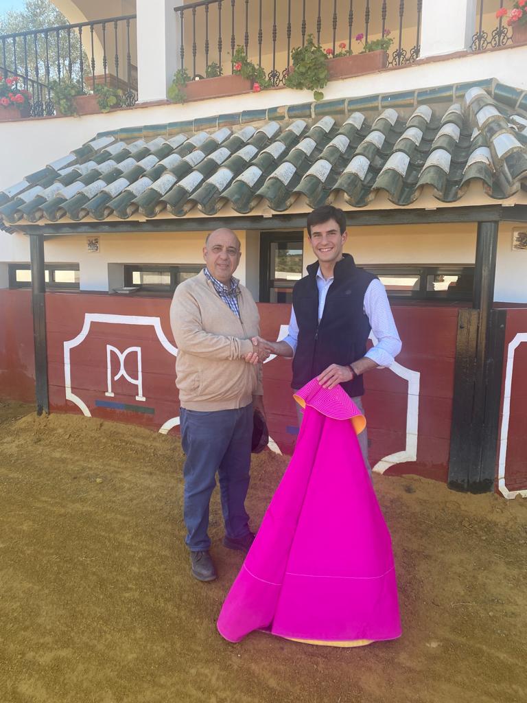 L&rsquo;avocat Nemesio Matías et le torero Samuel Navalón s&rsquo;engagent pour un avenir ensemble