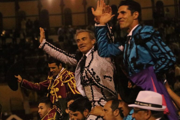 Luis Reina fête son anniversaire en faisant revivre de vieux lauriers dans sa maison, Almendralejo