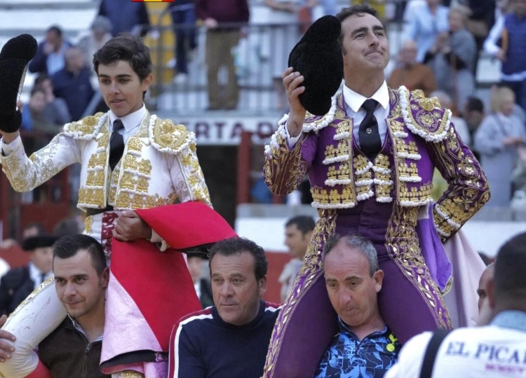 Manuel Román frappe Pozoblanco et sort sur les épaules d&rsquo;El Fandi