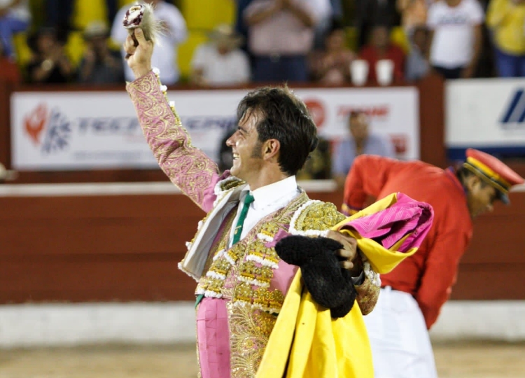Oreille solitaire pour Arturo Macías à Mérida