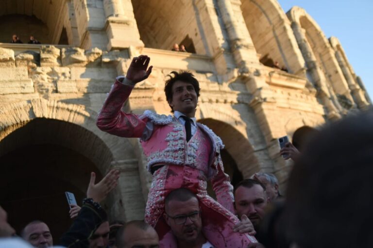 Roca Rey commande… et commande beaucoup.  (Exposition à Arles, quatre épis et deux gros travaux)