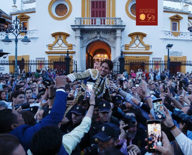 Roca Rey réalise son rêve d&rsquo;ouvrir la Puerta del Príncipe