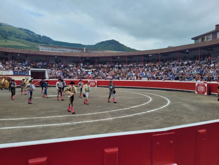 Ureña, Urdiales et Ortega, classicisme et entité en Azpeitia