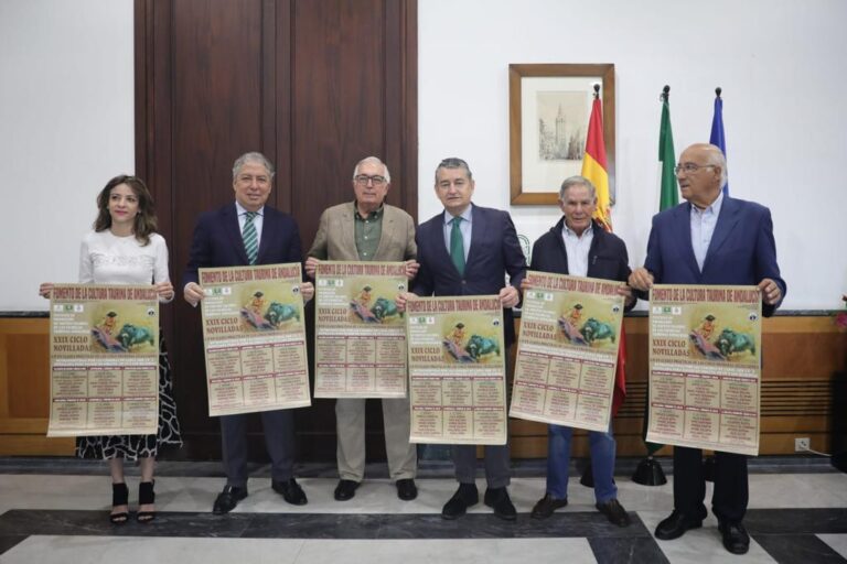 L&rsquo;AAET a présenté à la Junta de Andalucía les combinaisons du XXIX Cycle de Génisses Sans Picadores